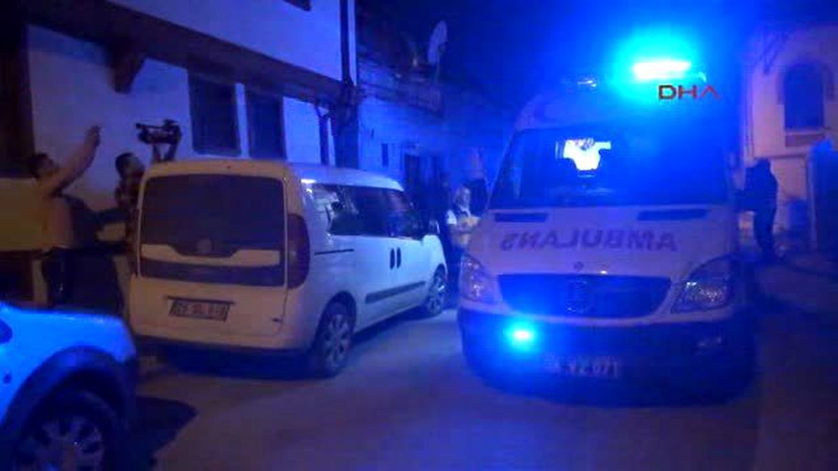 Arkadaşının Evinde 9 Yerinden Bıçaklanarak Öldürüldü