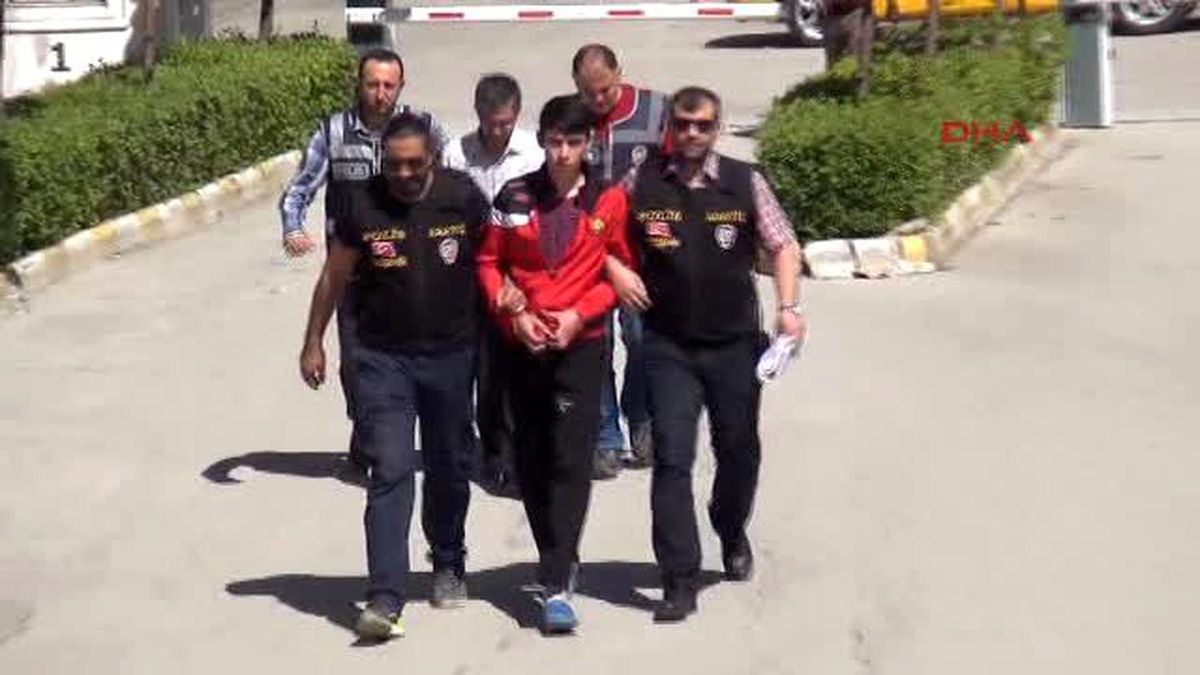 Eskişehir Babasına Sandalyeyle Vuran Adamı Bıçaklayarak Öldürdü