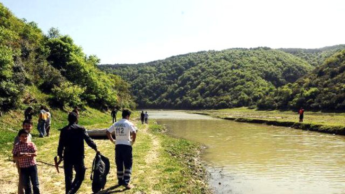 Eyüp\'de 24 Yaşındaki Genç Gölette Kayboldu (1)