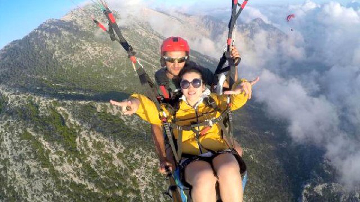 Fethiye\'de Denizde ve Gökyüzünde Tatil Keyfi