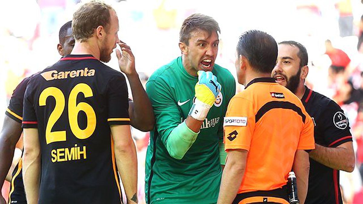 Galatasaray, En Çok Gol Yediği Sezonunun Rekorunu Kıracak