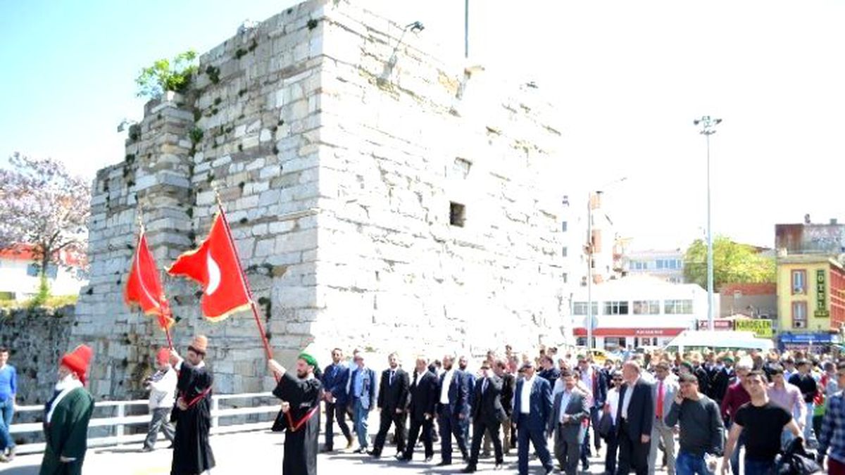 Gelibolu\'da Mevlevi Yürüyüşü
