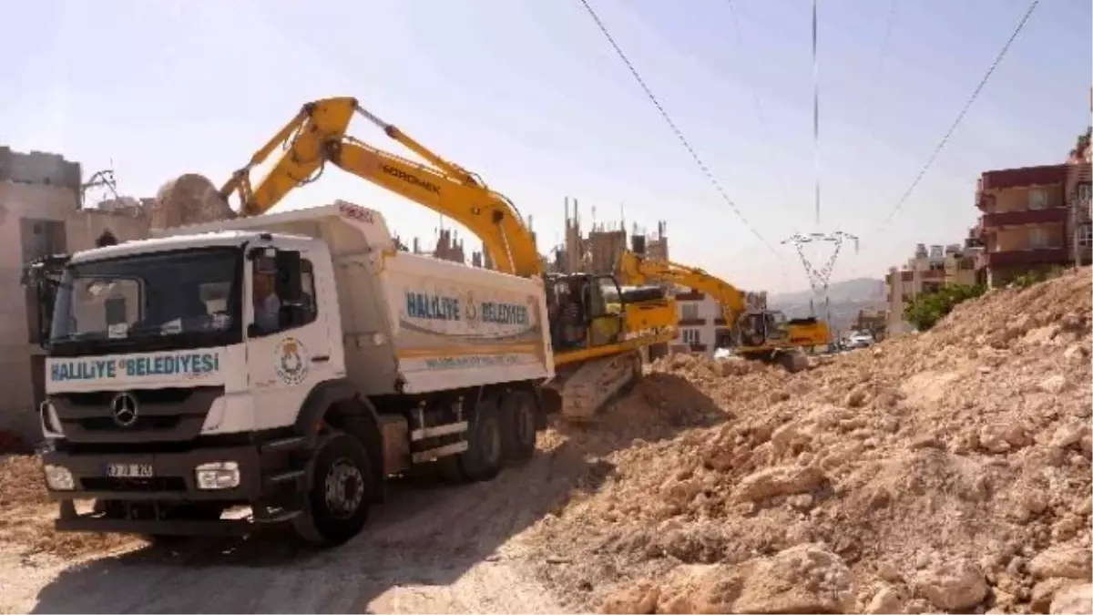 Haliliye Belediyesi Yeni Yol Açma Çalışmalarını Sürdürüyor