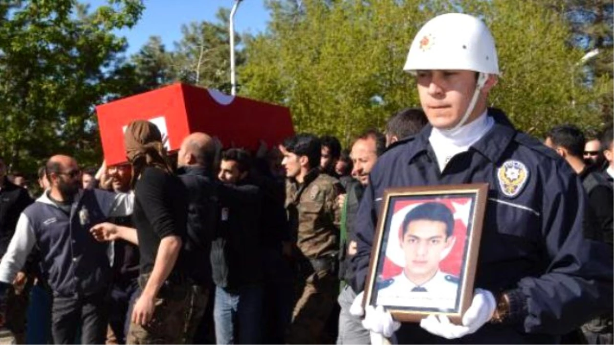Şırnak\'ta Şehit Polis İçin Uğurlama Töreni