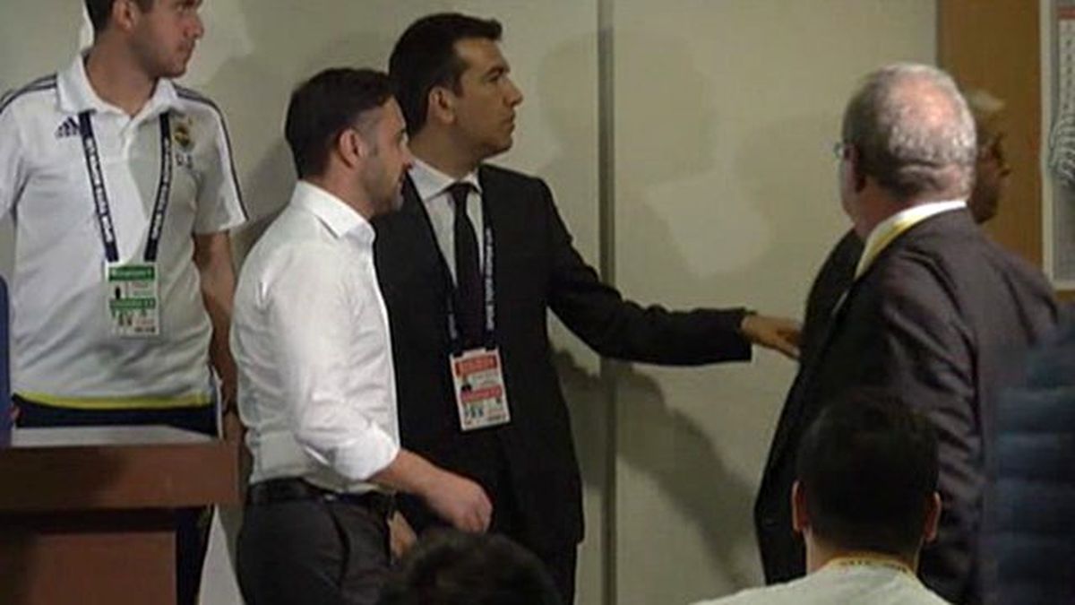 Ümit Özat: Kahve İçmekle Fenerbahçe Teknik Direktörlüğü Olmuyor