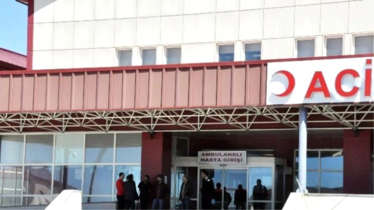 Vali Özdemir, Sarıkamış\'ta Çatışmada Yaralanan Askeri Ziyaret Etti