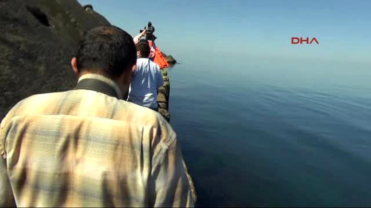 Zonguldak 11 Yaşındaki Çocuk Mendirekte Gezerken Kayalıklara Düşerek Yaralandı