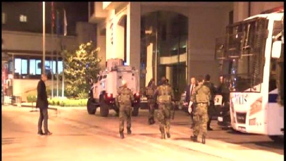 AK Parti İstanbul İl Merkezi Binasının Arkasına Ses Bombası Atıldı