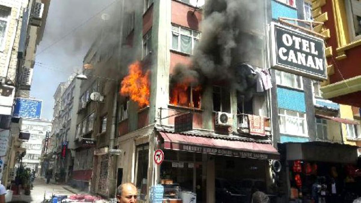 Yabancı Uyrukluların Kaldığı Bina Alev Alev Yandı