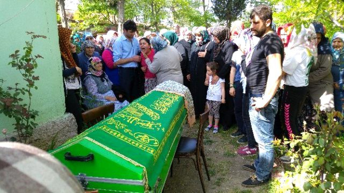 Annesi Maganda Kurşunuyla Ölen Genç Kızın Feryatları Yürekleri Dağladı