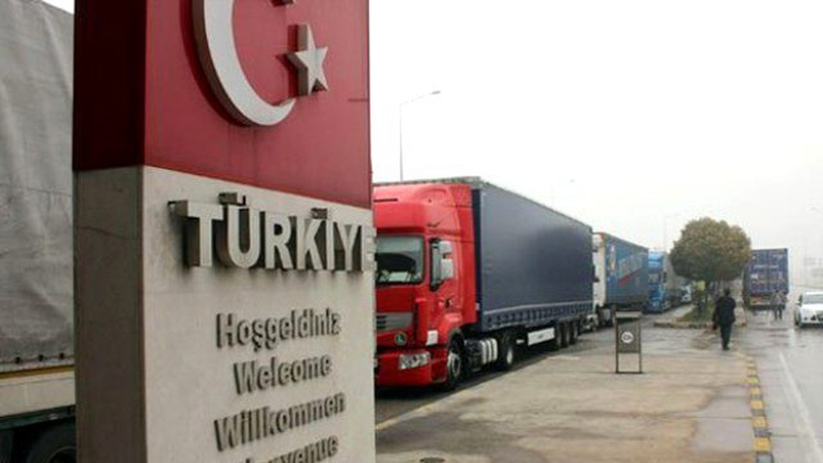 Avrupa\'ya Açılan Sınır Kapılarında Tır Kuyrukları Oluştu