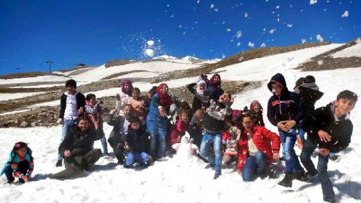 Bayırbucaklı Çocuklar, Erciyes Dağı\'nda Kar Topu Oynadı