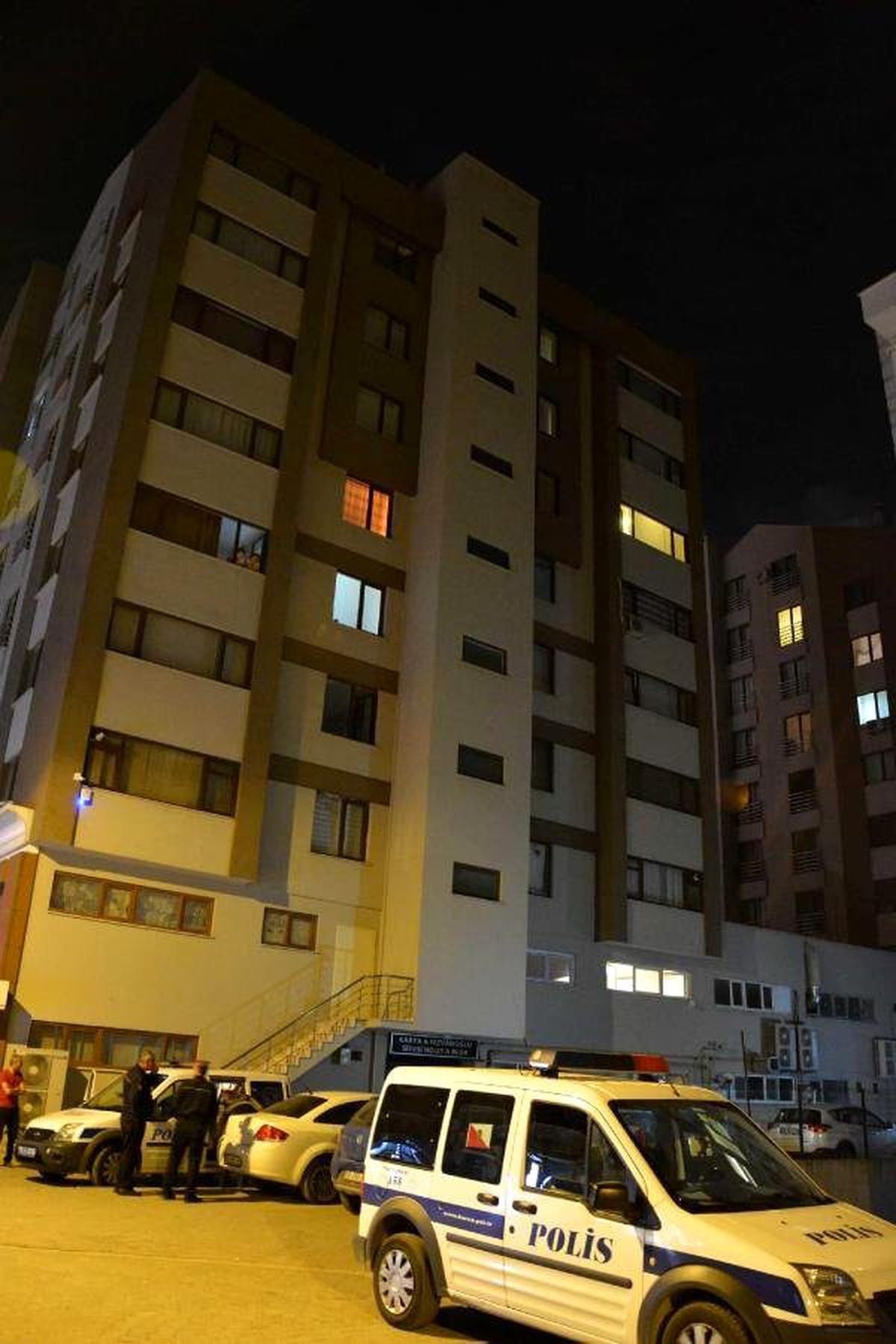 Beşinci Kattan Düşen 13 Yaşındaki Yağmur Naz Öldü