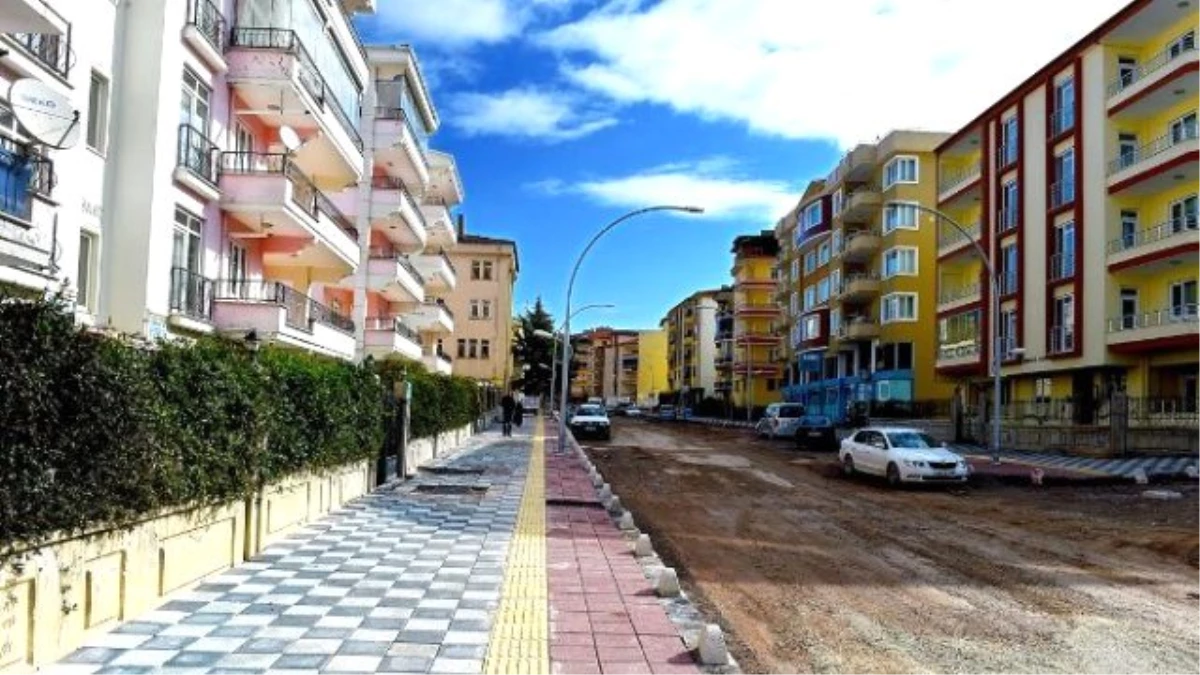 Eşref Bitlis Caddesi\'nde, Çalışmalar Devam Ediyor