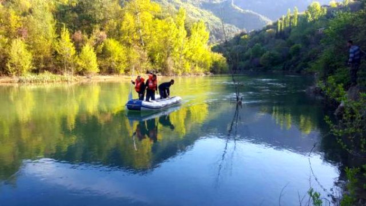 Göksu Nehri\'ne Düşen 2 Kız Kardeş Kayboldu