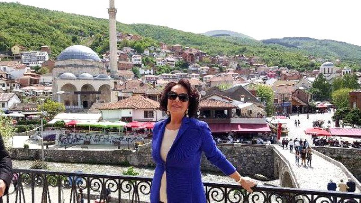 Hülya Koçyiğit ve Ali Şen\'e Kosova\'da Yoğun İlgi