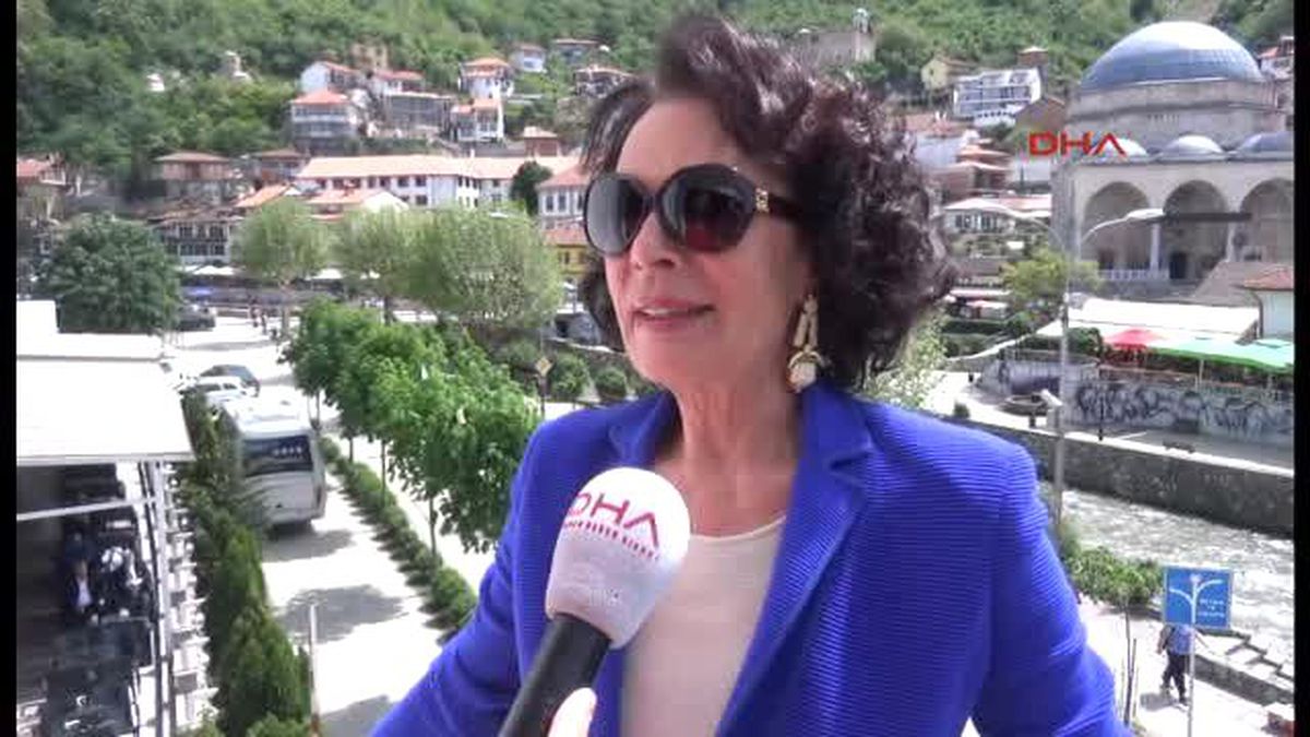 Hülya Koçyiğit ve Ali Şen\'e Kosova\'da Yoğun İlgi