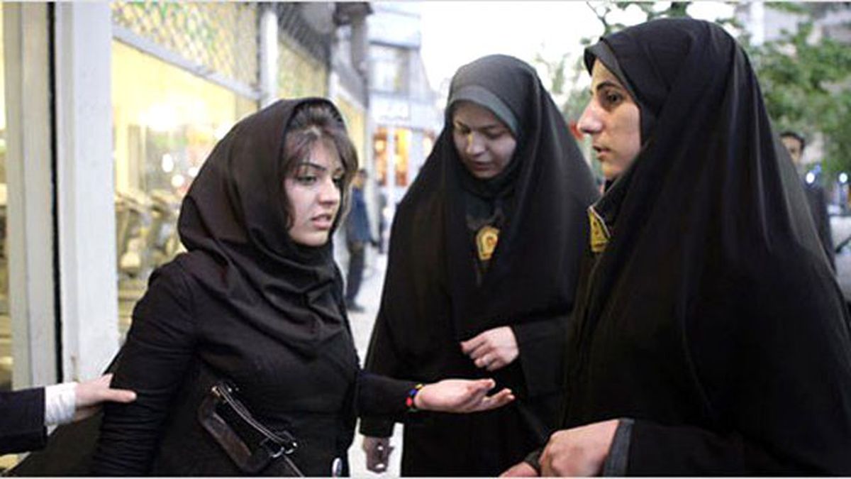 İran'da 7 Bin Yeni Sivil Polis Bugün İşbaşı Yaptı