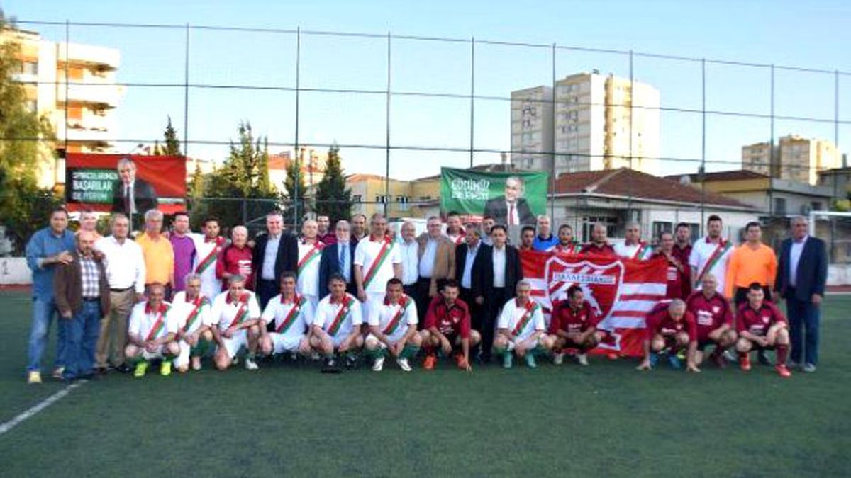 İzmir\'de Önce Dostluk Maçı, Sonra Sirtaki ve Çiftetelli