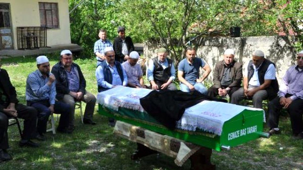 Kamyon Şoförü, Evinin Önünde Av Tüfeği ile Öldürüldü