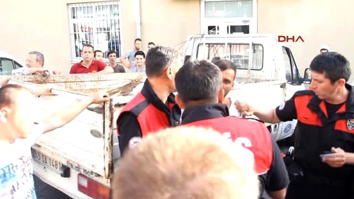 Manisa - Kız Çocuğunu Kaçırmaya Çalıştığı İddia Edilen Adama Meydan Dayağı
