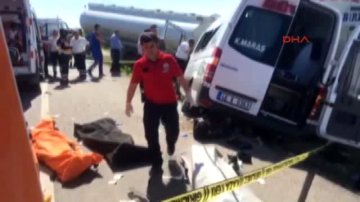 Osmaniye Yolcu Minibüsü Tankere Çarptı 3 Ölü, 11 Yaralı