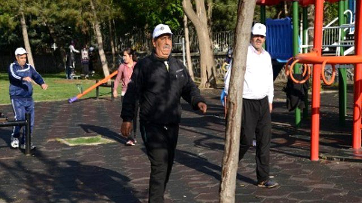 Parklarda Sabah Sporu Başladı