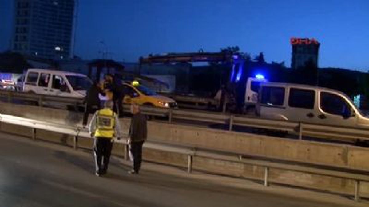 Lüks Otomobil Kaza Yaptı, E-5 Karayolu Felç Oldu