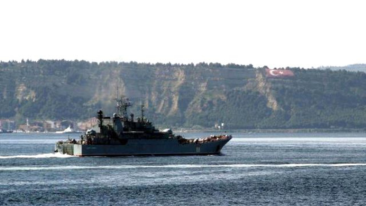 Rus Savaş Gemisi, Çanakkale Boğazı\'ndan Geçti