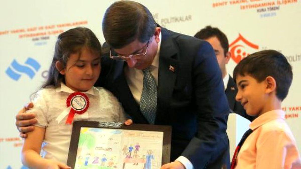Şehit Çocuklarından Başbakan\'a Yürek Yakan Resim Hediyesi