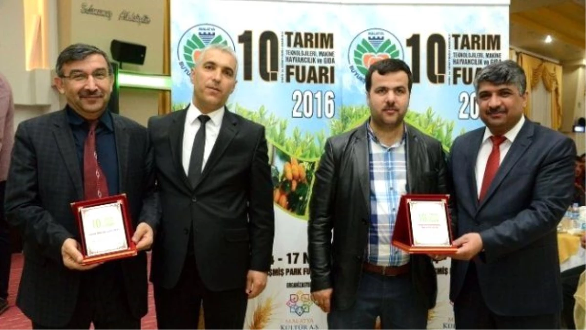 Tarım Fuarına Katılan Firmalara Plaket Verildi