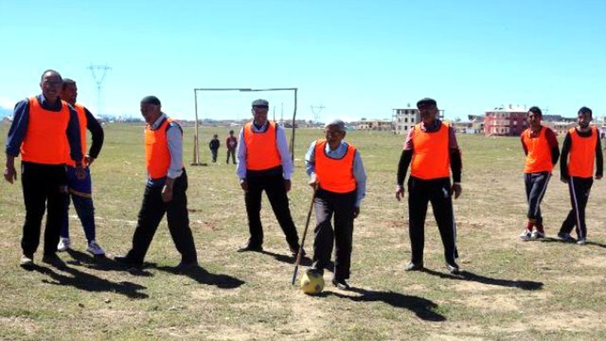 Yaşlılar\' Takımı, \'Gençler\'i 2-1 Yendi