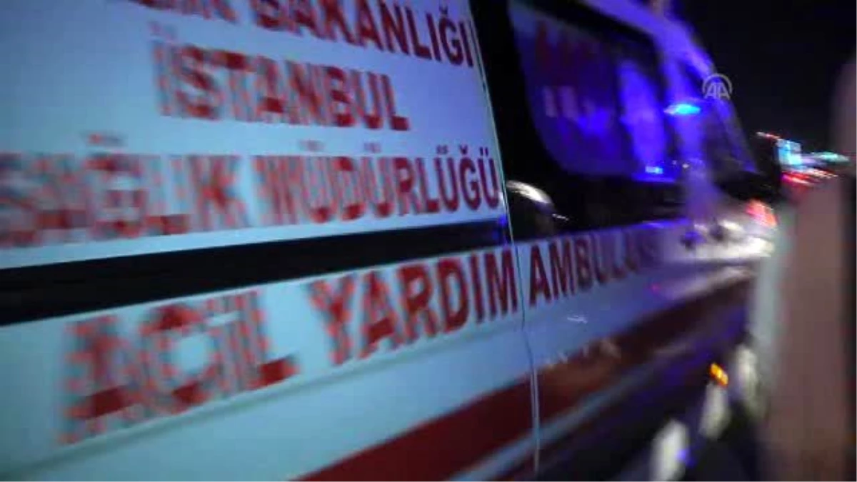 Zeytinburnu\'nda Minibüs Devrildi 14 Yaralı