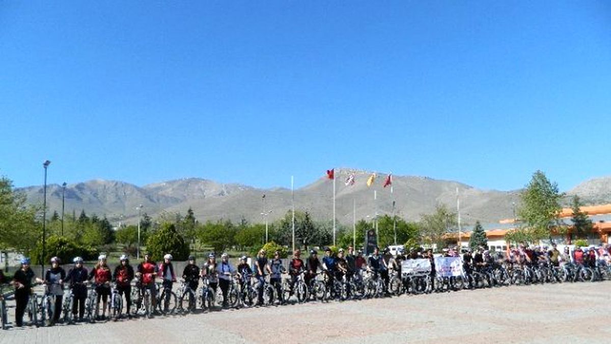 200 Bisikletçi, 180 Km Pedal Çevirdi