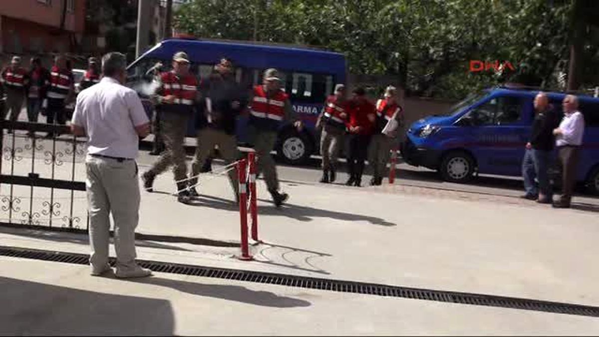 Adıyaman Otomobili Durdurup İçindekilerini Darp Eden 5 Kişi Tutuklandı