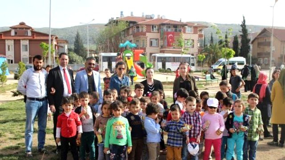 Anaokulu Öğrencileri Fidan Dikti