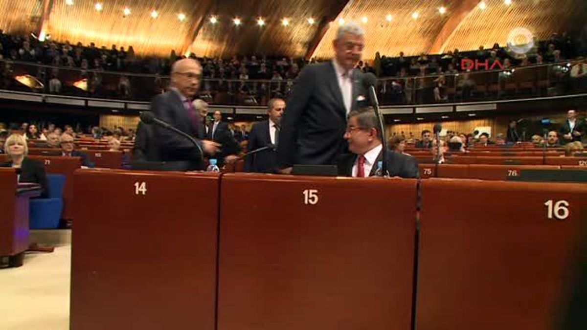 Davutoğlu PKK ya da Pyd\'yi Meşrulaştırma Çabaları Deaş\'ı Meşrulaştırma Çabalarından Farklı Değildir