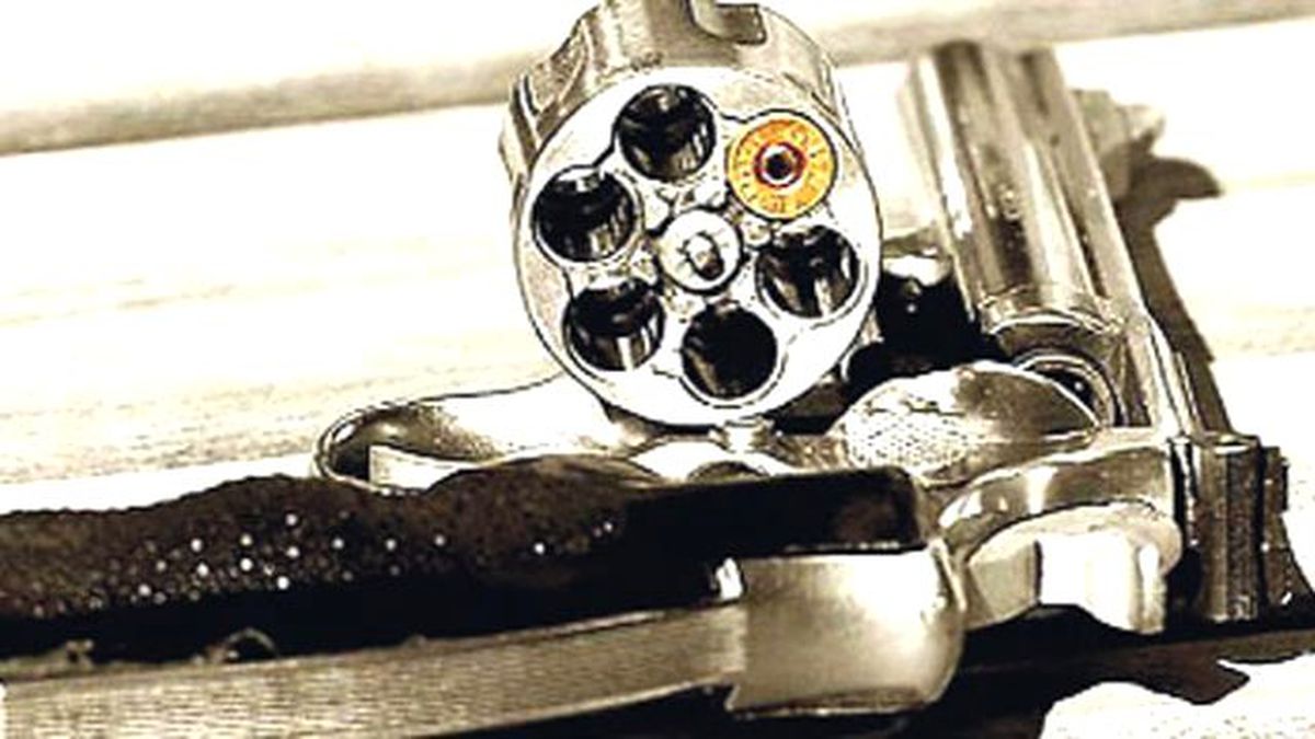 Polis Memuru Eşinin Üzerinde Rus Ruleti Oynamış