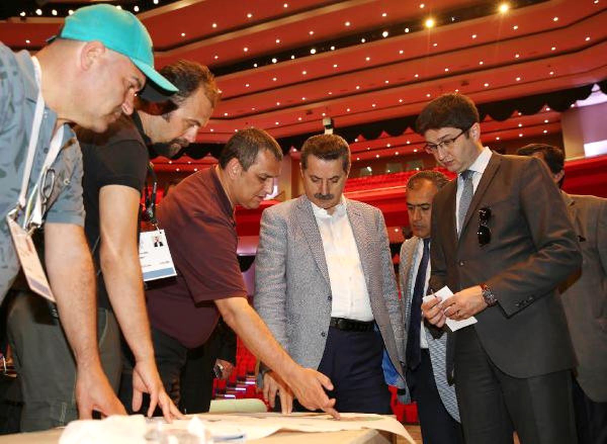 Expo Kulesi\'ne İlk Çıkan Bakan Çelik Oldu