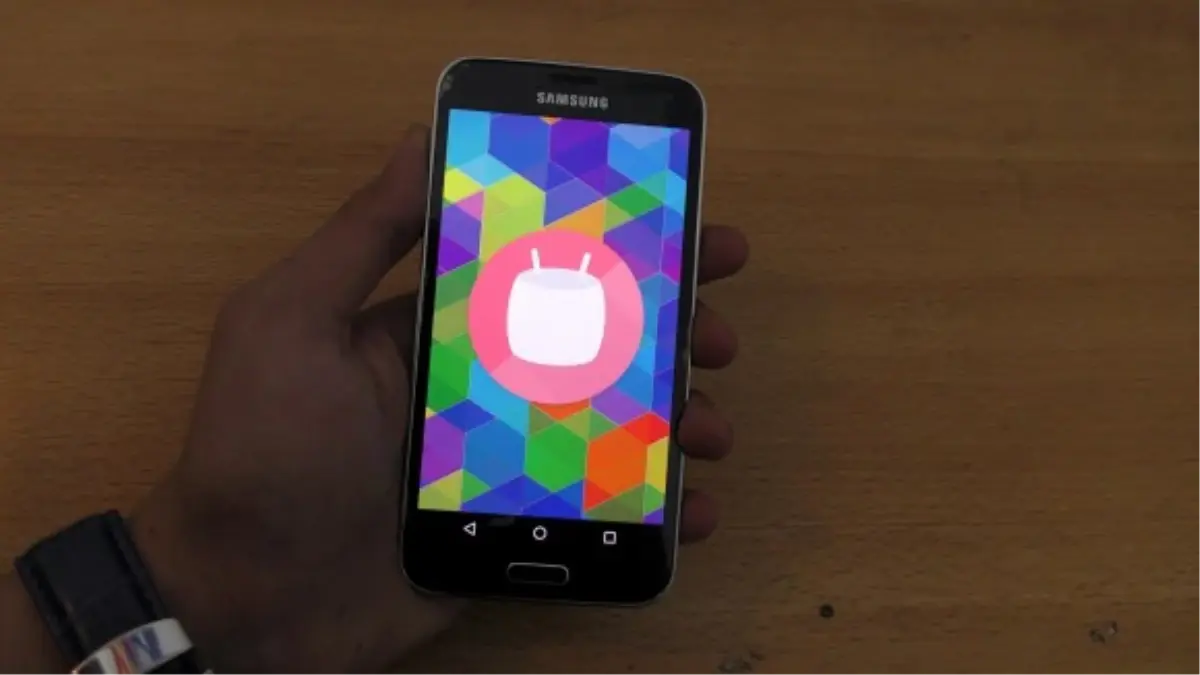 Galaxy S5\'e Android 6 Geldi !