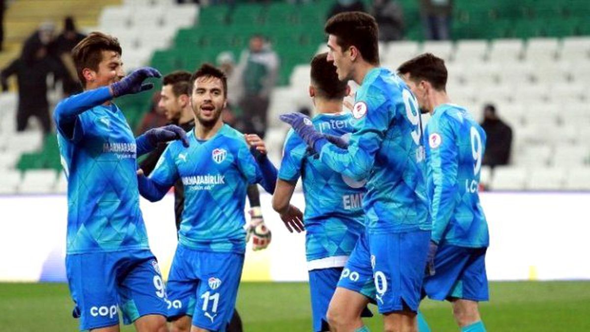 Hamzaoğlu Neşteri Vuruyor