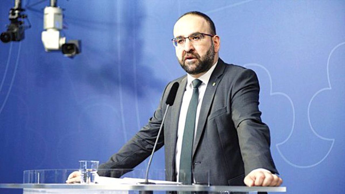 İsveç\'te Hedefteki Türk Bakan İstifa Etti