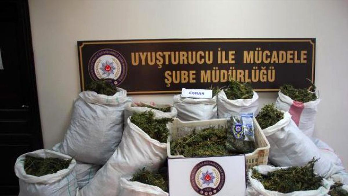 Mersin\'de Uyuşturucu ve Kaçak Sigara- İçki Operasyonu: 12 Gözaltı