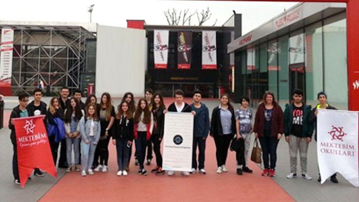 Öğrenciler Dünyayı Keşfediyor