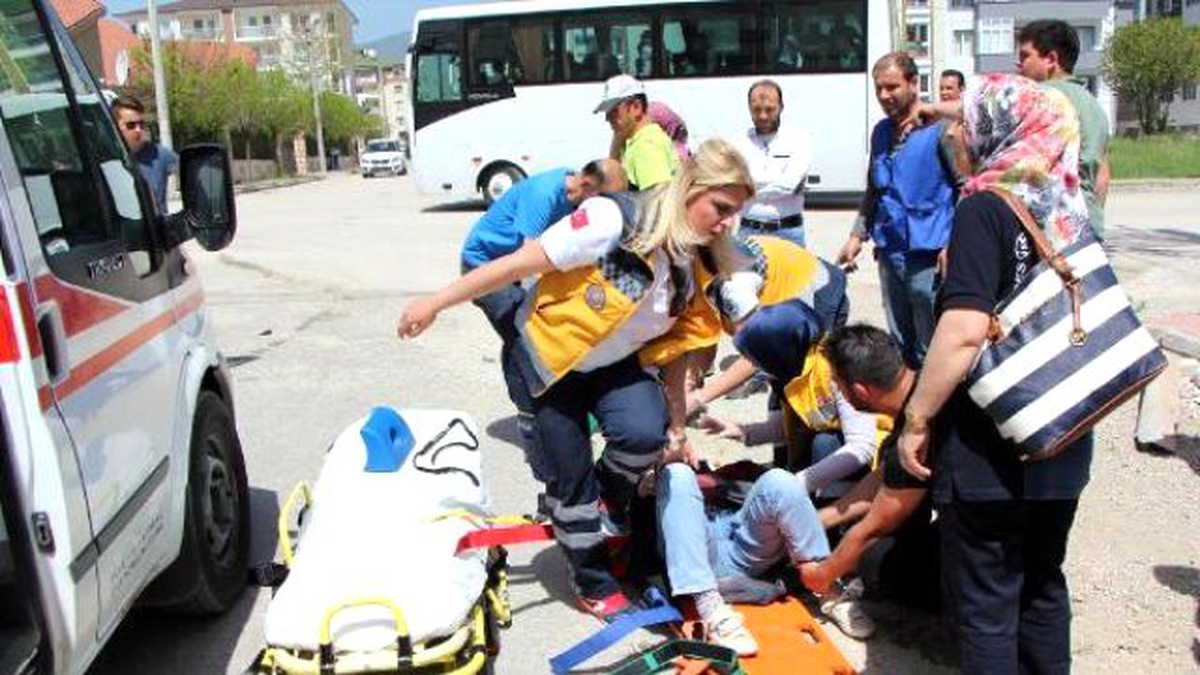 Otomobil Cipe Çarptı: 1 Yaralı