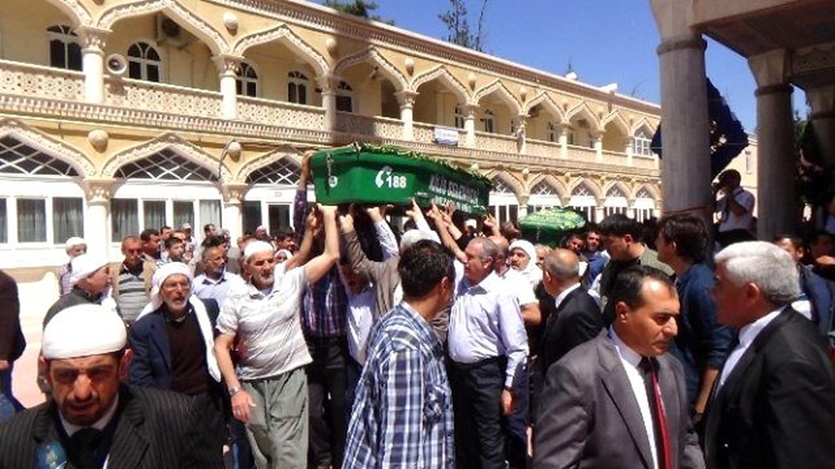 Roketli Saldırıda Ölen 2 Suriyeli Toprağa Verildi