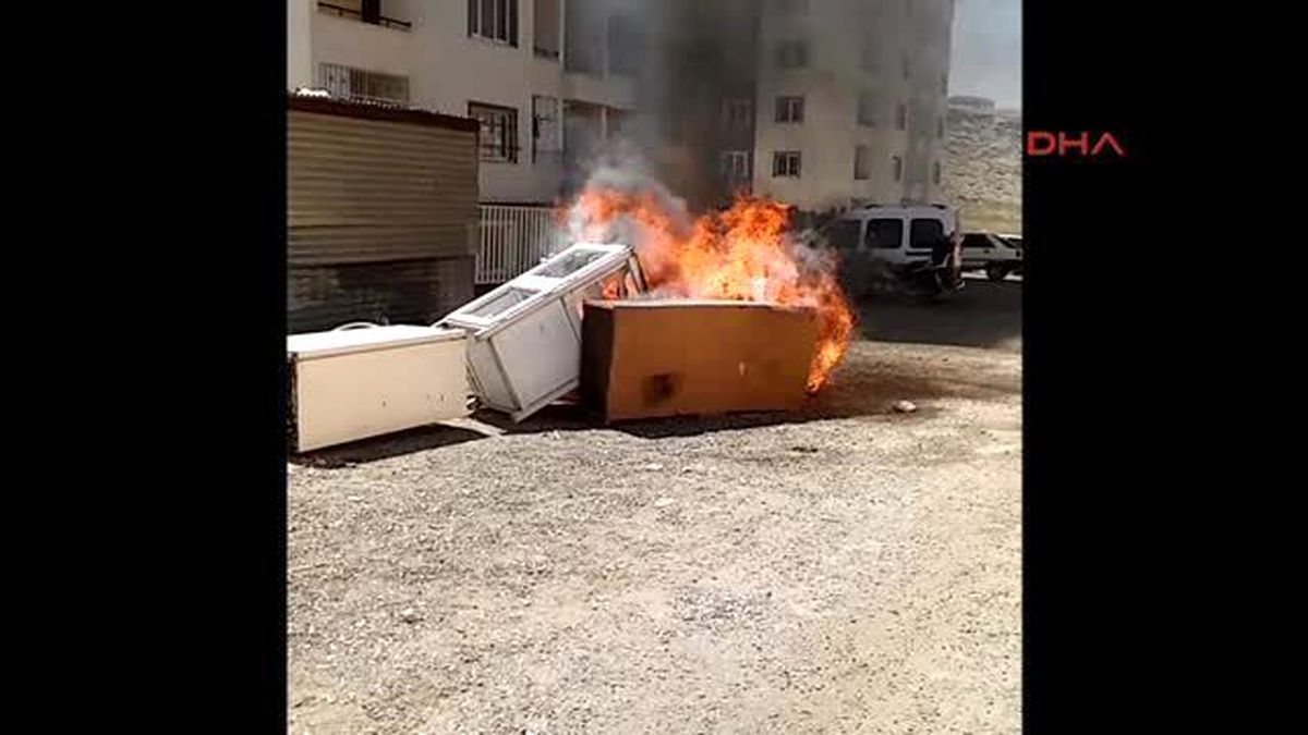 Şanlıurfa Türk Bayrağıyla 12 Katlı Binan Çatısından Atlamak İstedi