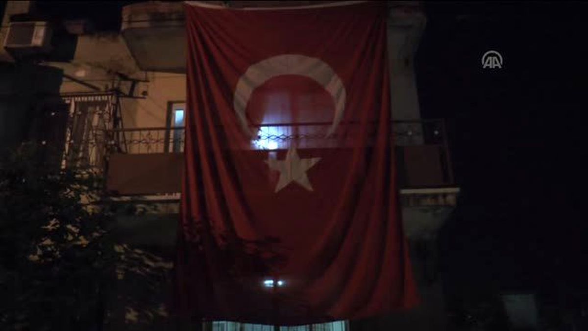 Şehit Jandarma Astsubay Kıdemli Çavuş Murat Erdi Eker'in Babaevinde Yas Var