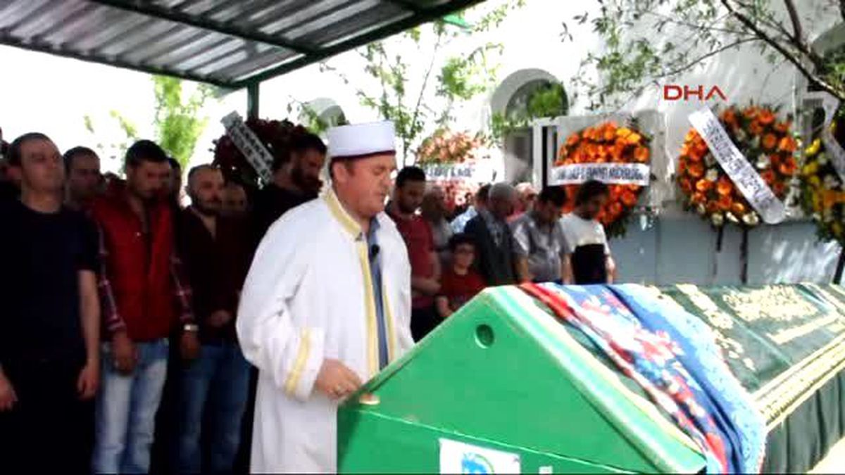 Tekirdağ Kazada Ölen Anne, Karnındaki Bebeğiyle Birlikte Toprağa Verildi