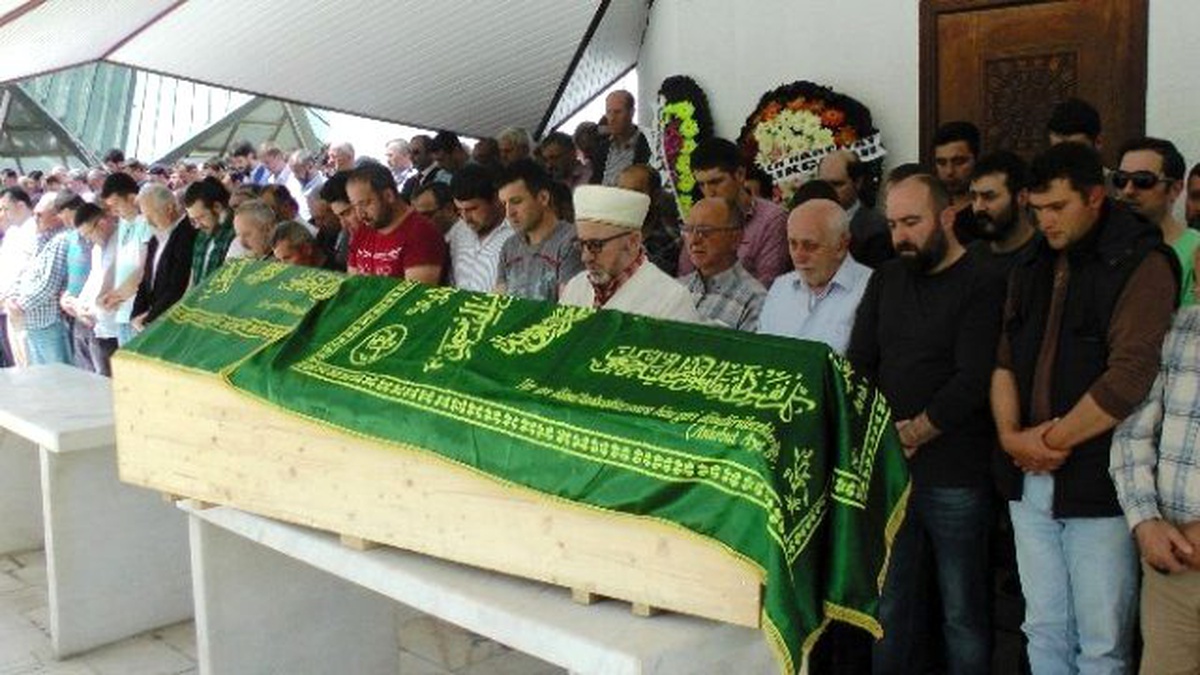 Tüpraş Yangınında Ölen İşçi Düzce\'de Defnedildi